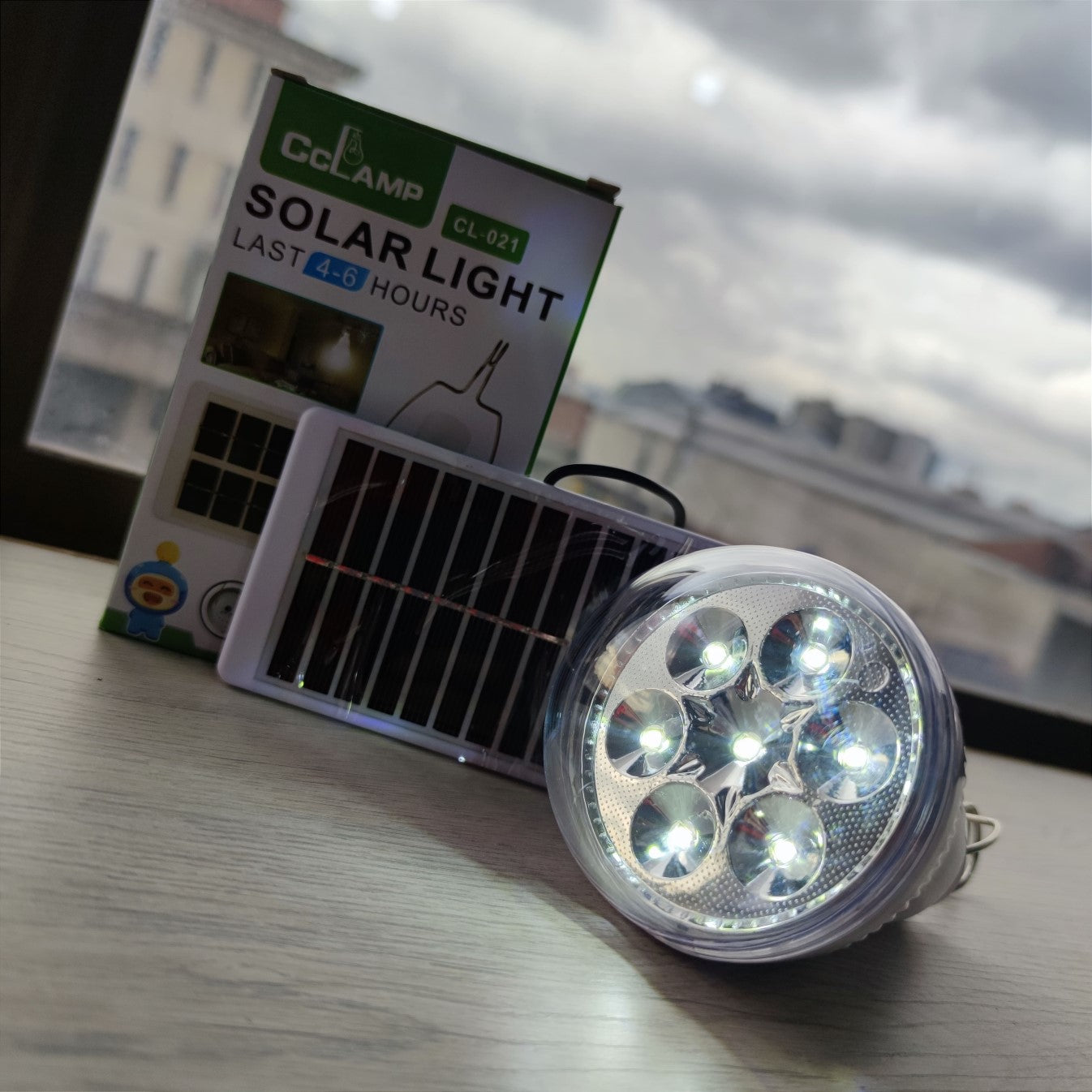 Bombillo 10W Portátil Con Interruptor + Panel Solar Con Cable de 2,5m